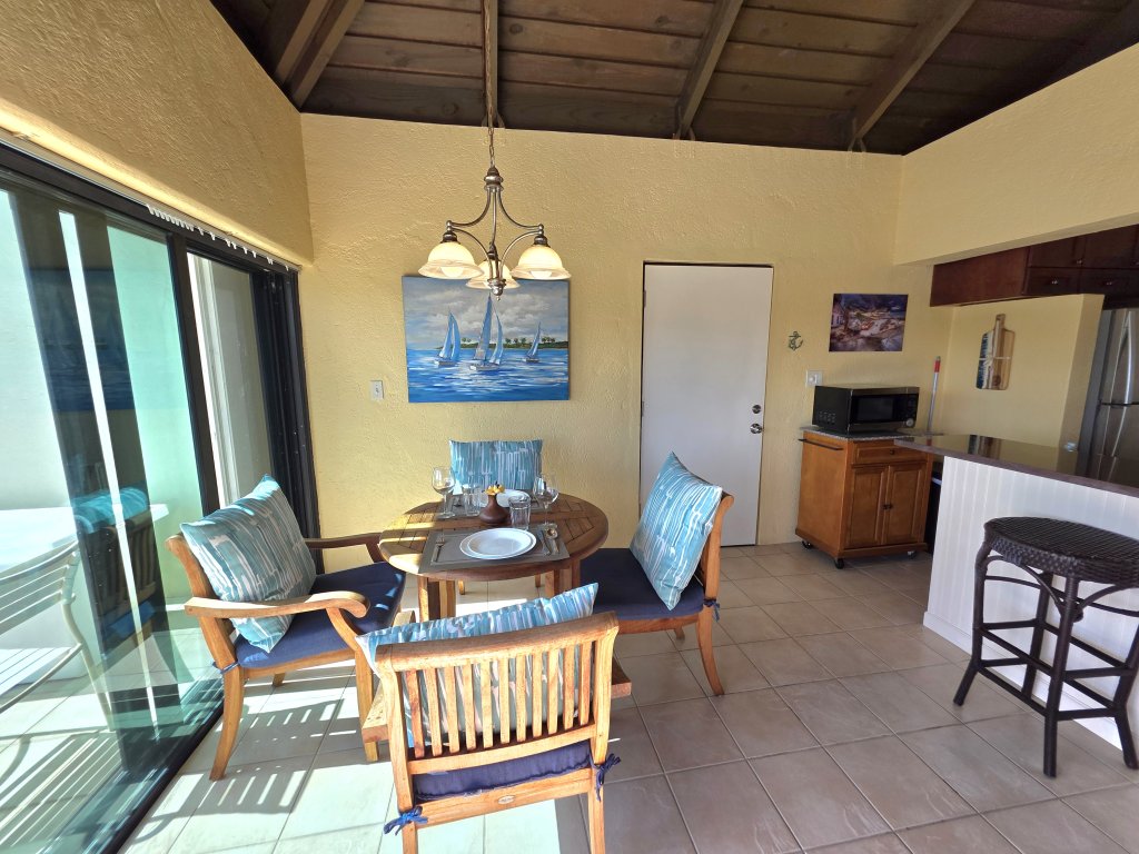 B30 Vacation Rental - RedAwning