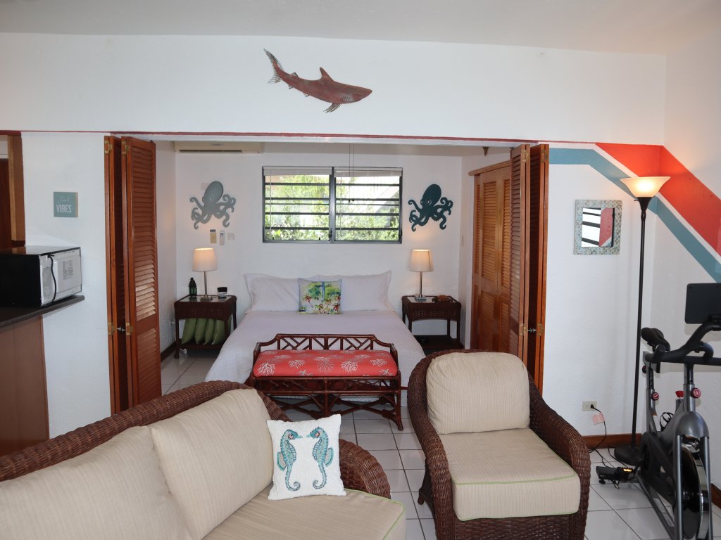 B6 Vacation Rental - RedAwning