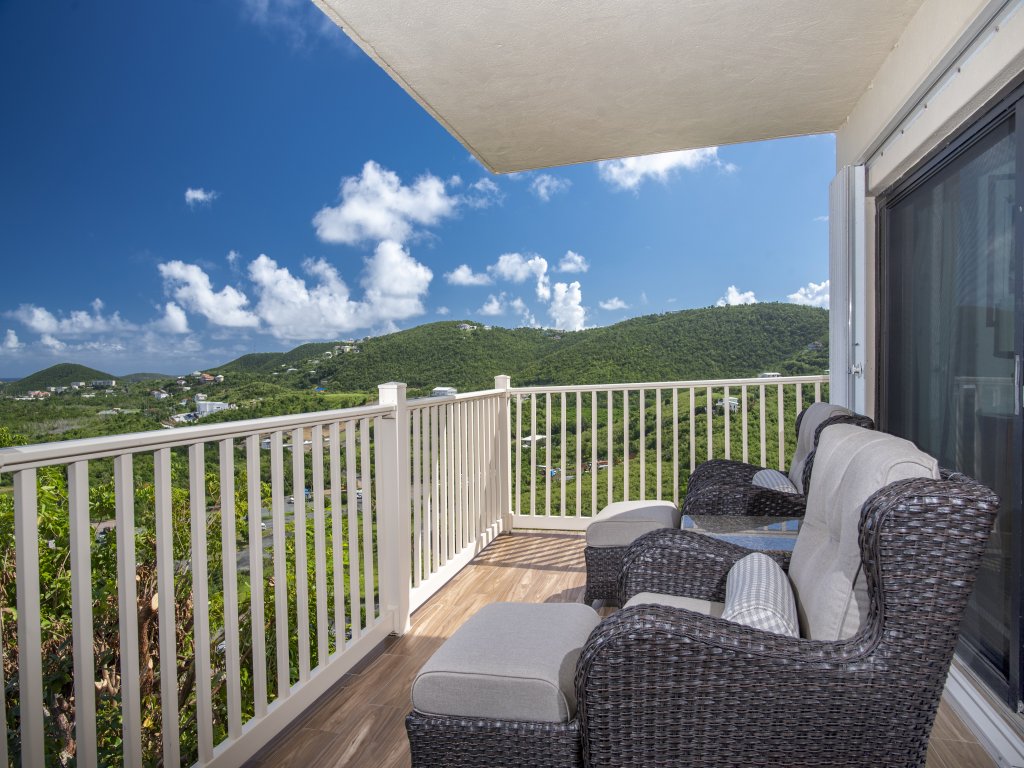 D6 Vacation Rental - RedAwning