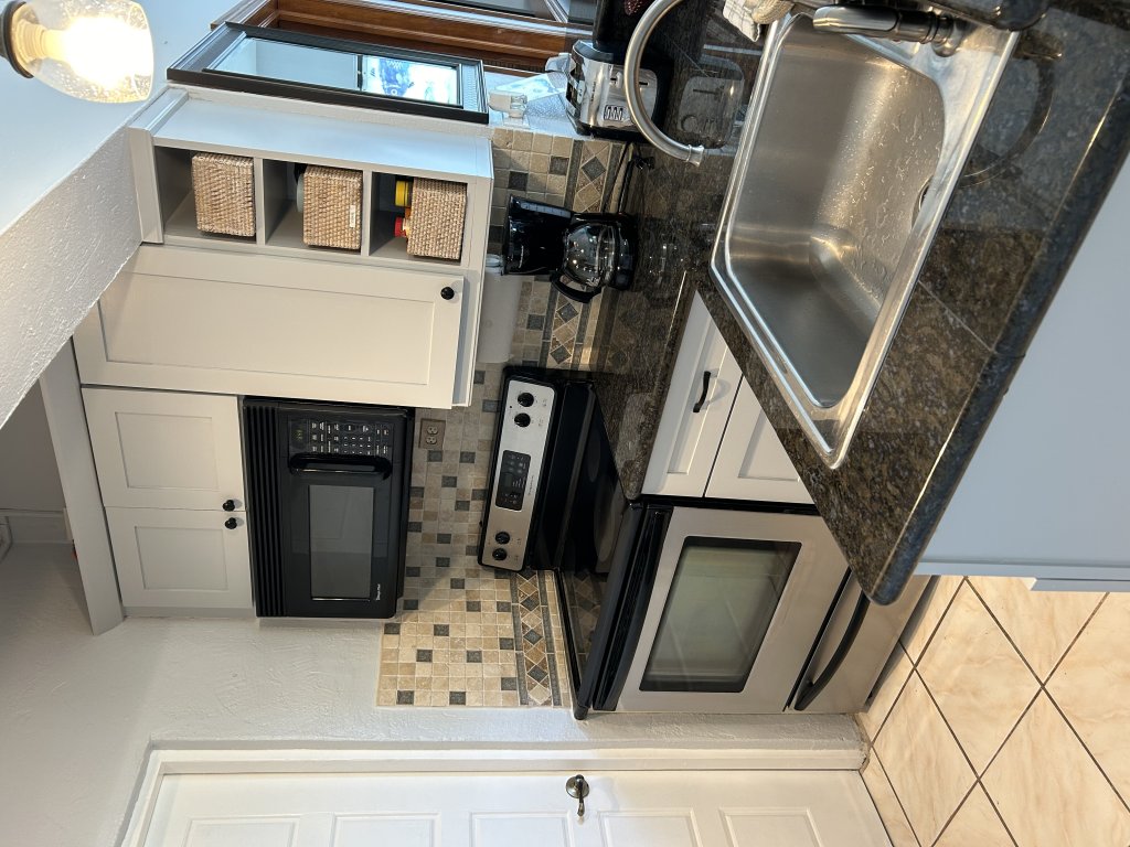 B22 Vacation Rental - RedAwning