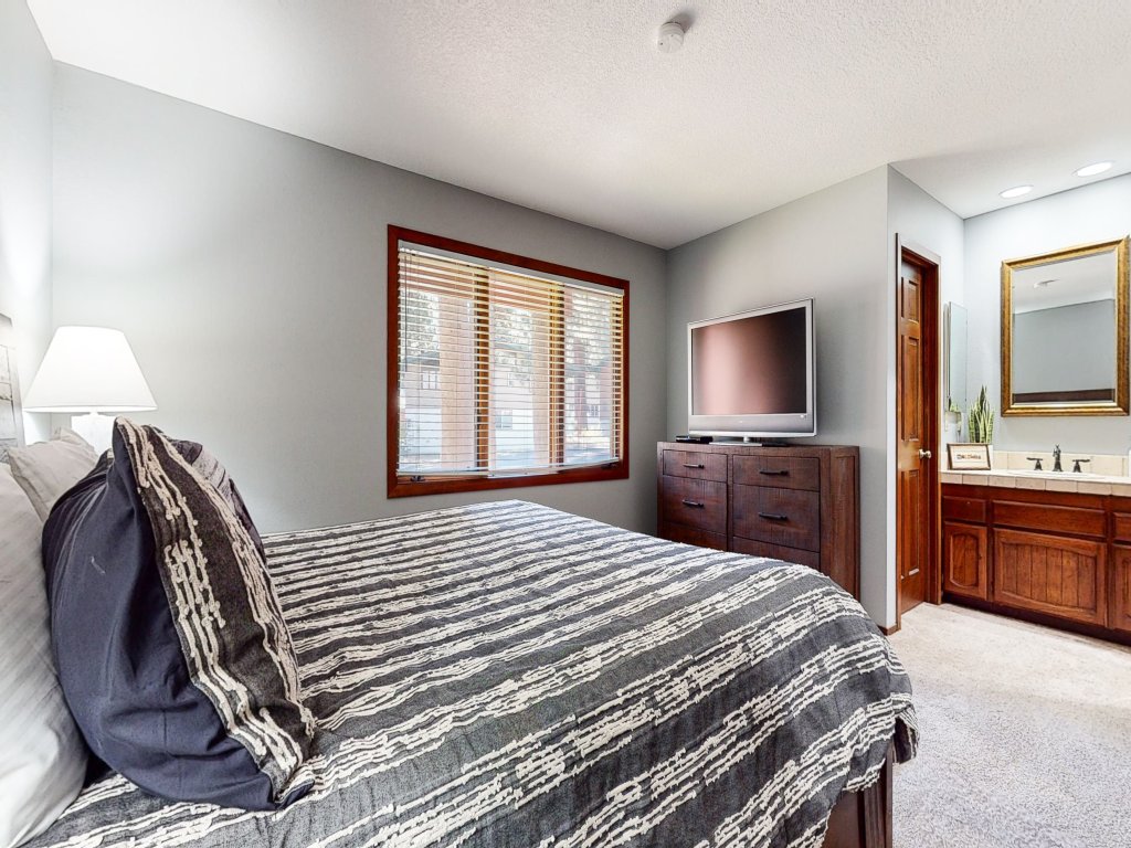 Woodlands #11 Vacation Rental in Mammoth Lakes - RedAwning