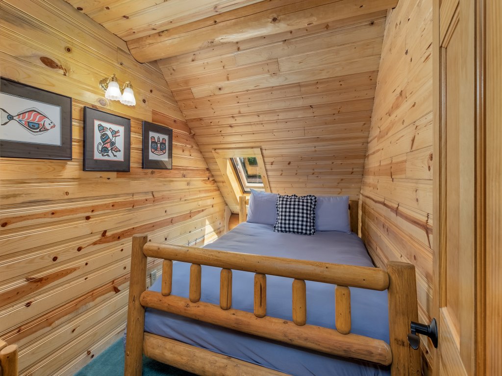 Soaring Pines Lodge Vacation Rental in Leavenworth - RedAwning