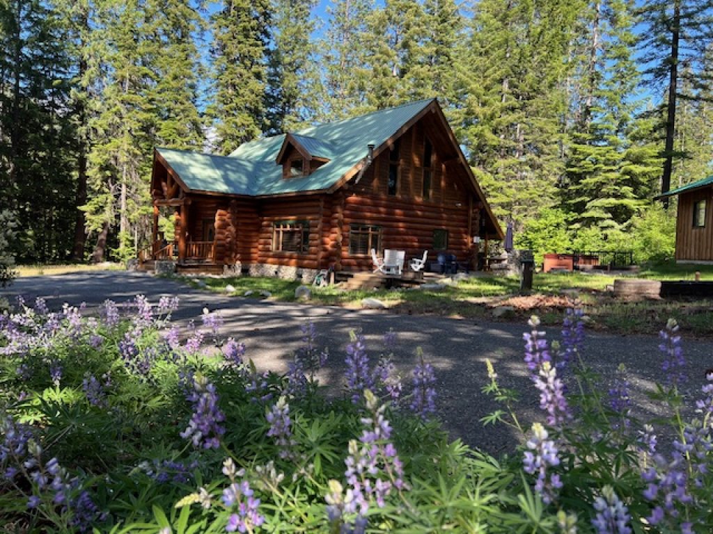 Soaring Pines Lodge Vacation Rental in Leavenworth - RedAwning