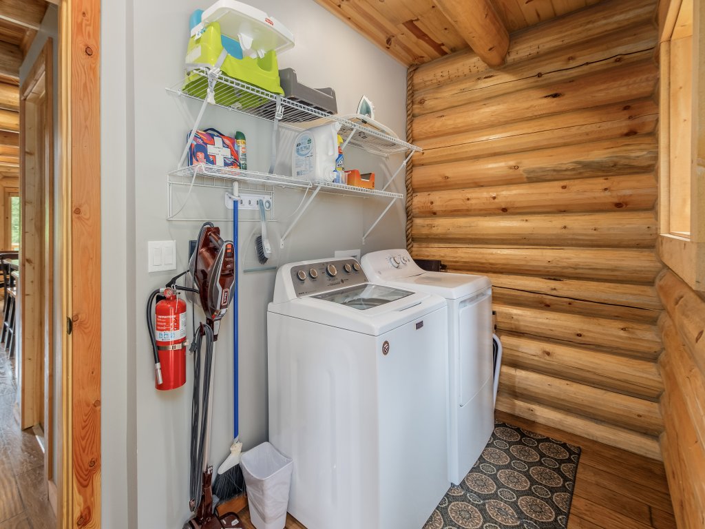 Bearfoot Chalet Vacation Rental in Leavenworth - RedAwning