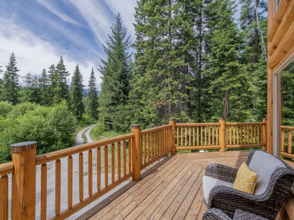 Bearfoot Chalet Vacation Rental in Leavenworth - RedAwning