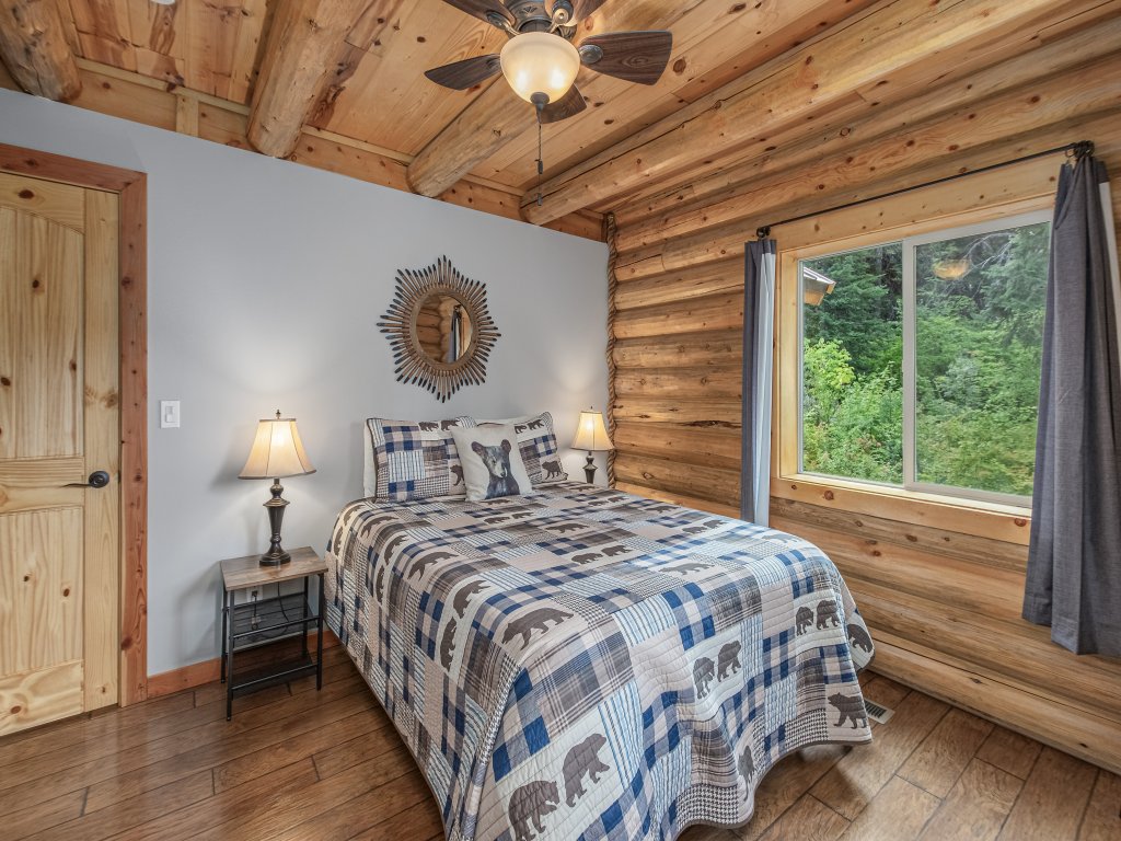 Bearfoot Chalet Vacation Rental in Leavenworth - RedAwning
