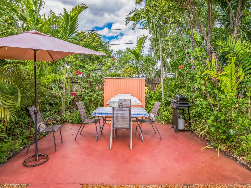 Beautiful Comfy Home With Hot Tub Close To Beach Vacation Rental in Fort Lauderdale - RedAwning