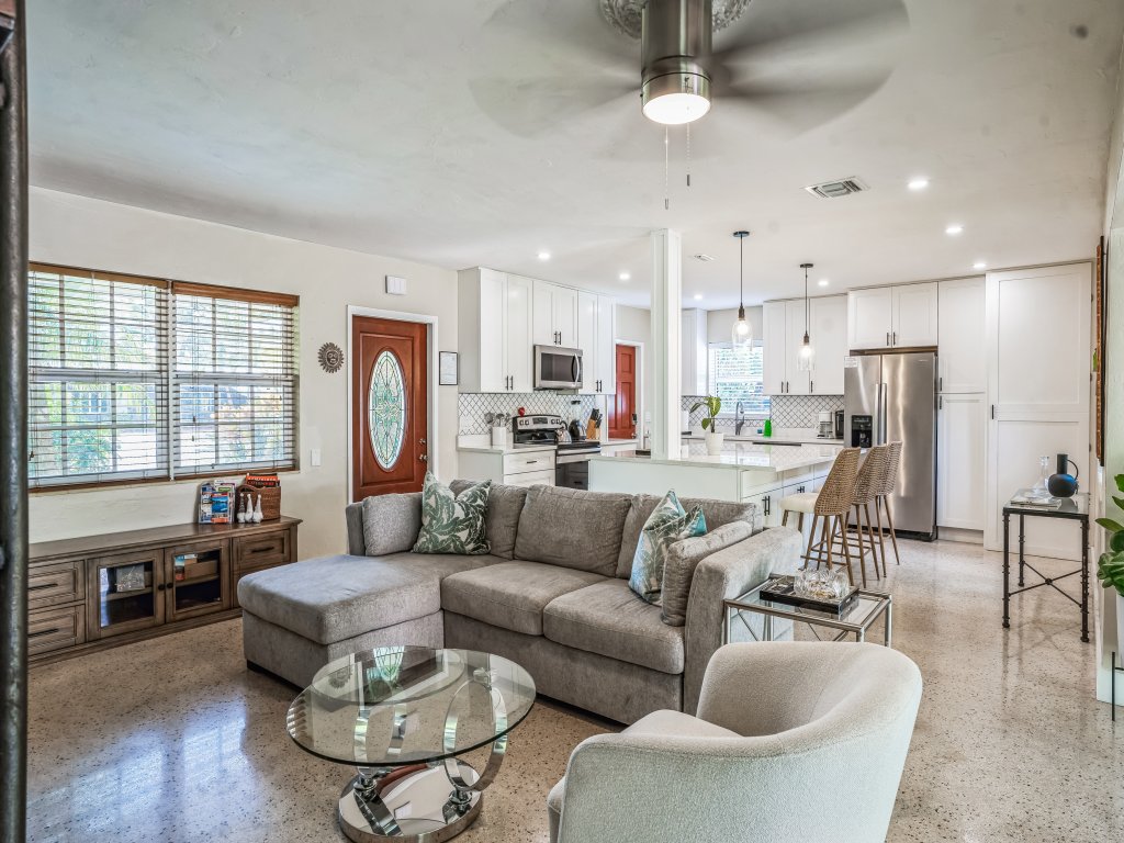 Beautiful Comfy Home With Hot Tub Close To Beach Vacation Rental in Fort Lauderdale - RedAwning