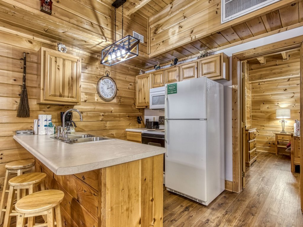 ER316 - Black Bear Hideaway Vacation Rental in Pigeon Forge - RedAwning
