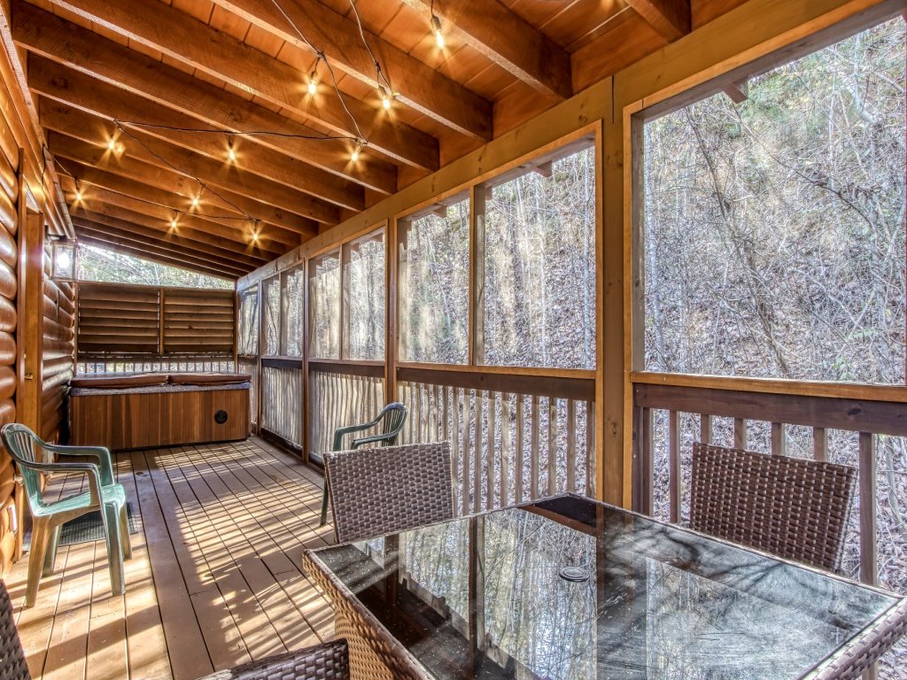 ER316 - Black Bear Hideaway Vacation Rental in Pigeon Forge - RedAwning