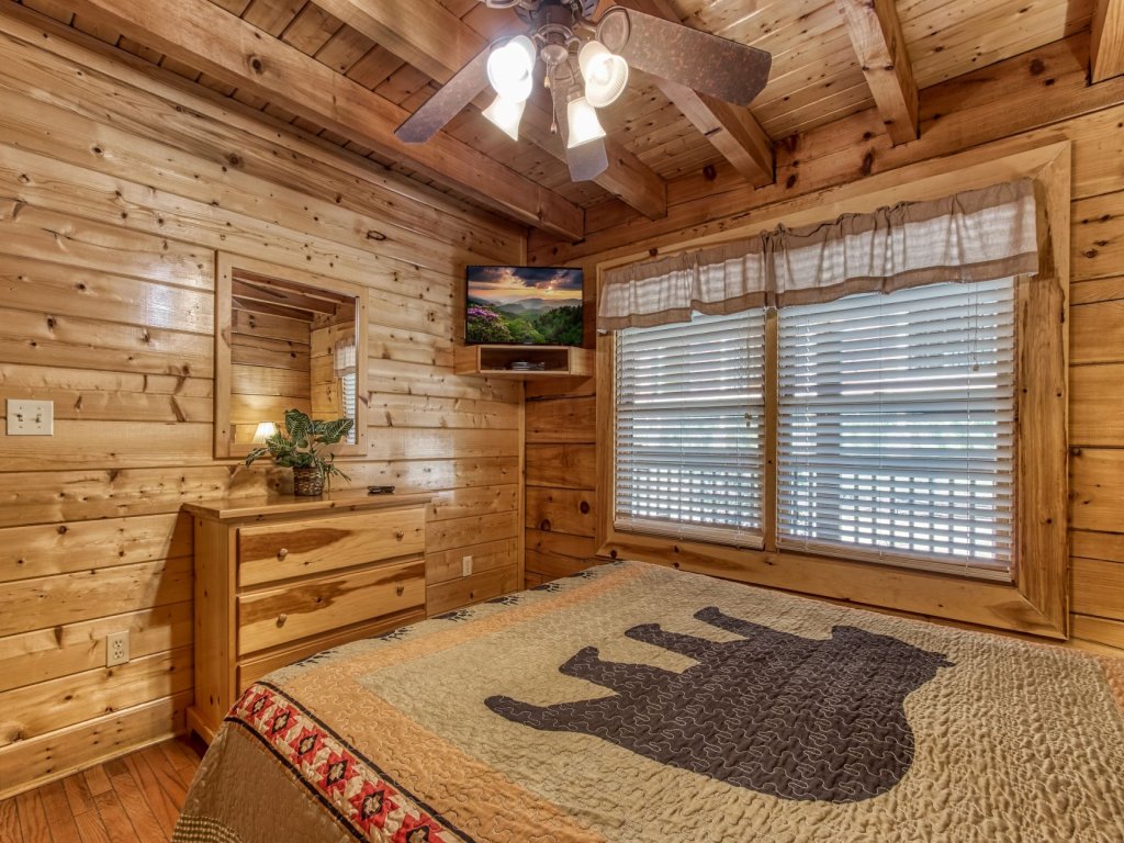ERN864 - The Cedars Vacation Rental in Pigeon Forge - RedAwning