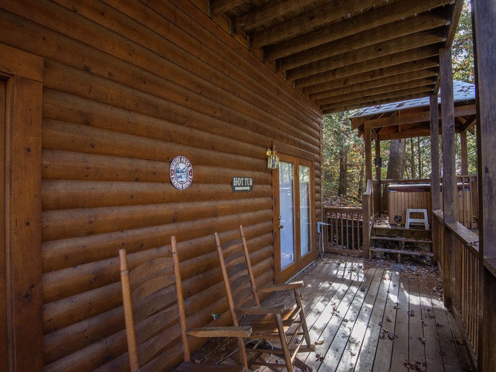 ER226 - Locker's Mountain Hideaway Vacation Rental in Pigeon Forge - RedAwning