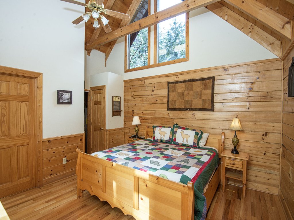 ER226 - Locker's Mountain Hideaway Vacation Rental in Pigeon Forge - RedAwning