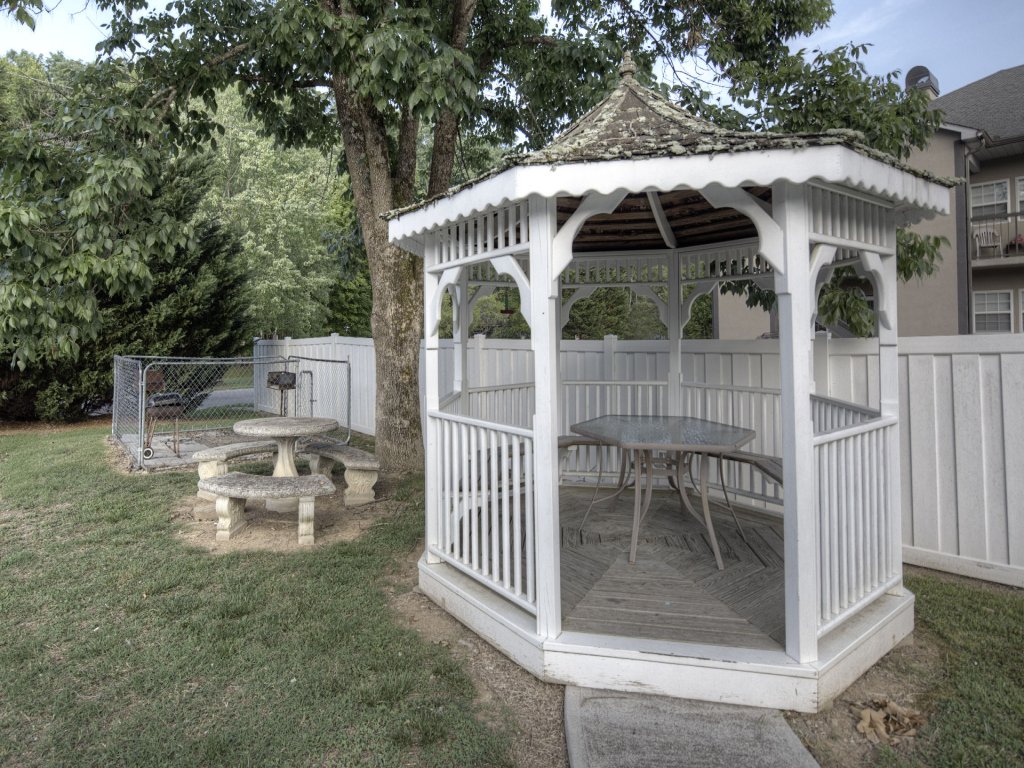 CC112 - Colonial Crest 112 Vacation Rental in Pigeon Forge - RedAwning
