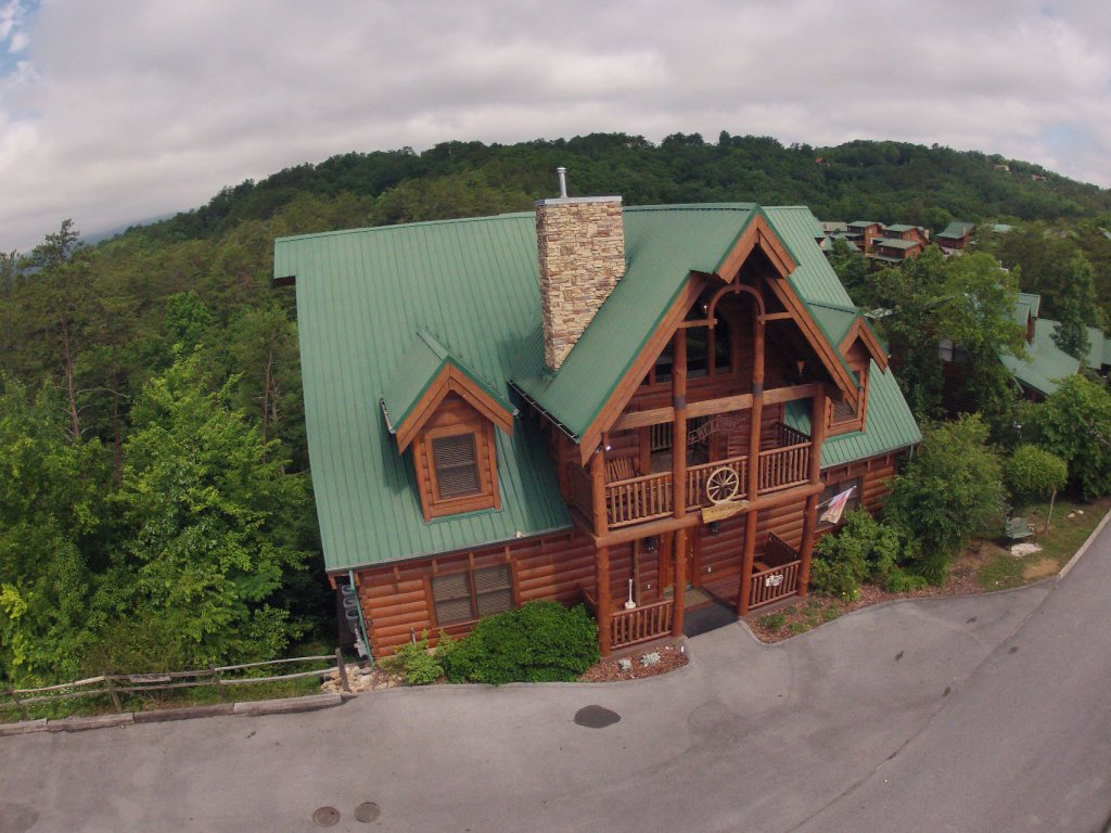 ERN854 - Wagon Wheel Lodge Vacation Rental in Pigeon Forge - RedAwning