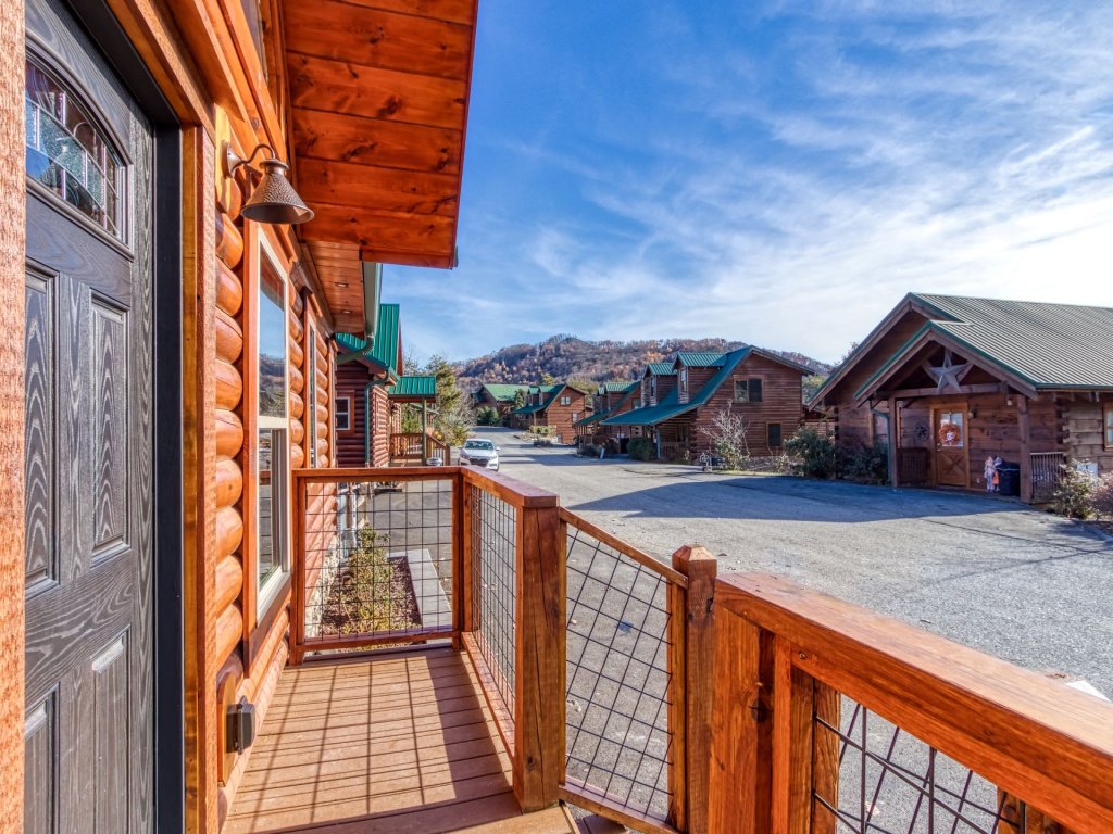 ERN823 - Eagle Falls Vacation Rental in Pigeon Forge - RedAwning