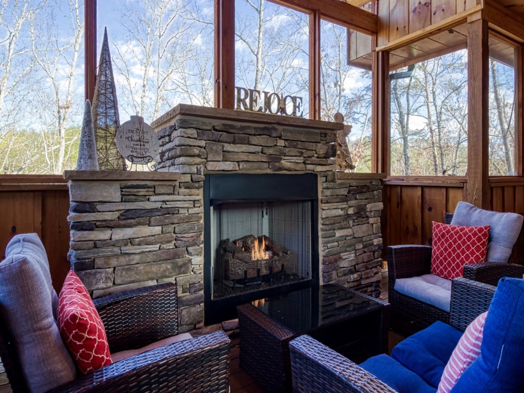 ERN823 - Eagle Falls Vacation Rental in Pigeon Forge - RedAwning
