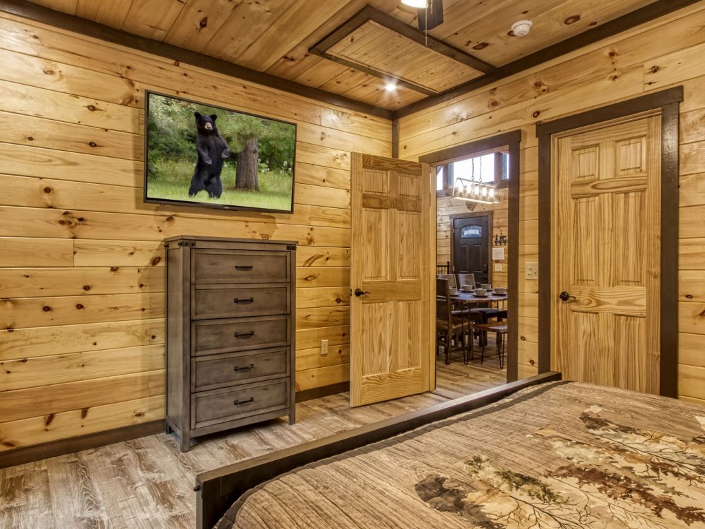 ERN823 - Eagle Falls Vacation Rental in Pigeon Forge - RedAwning