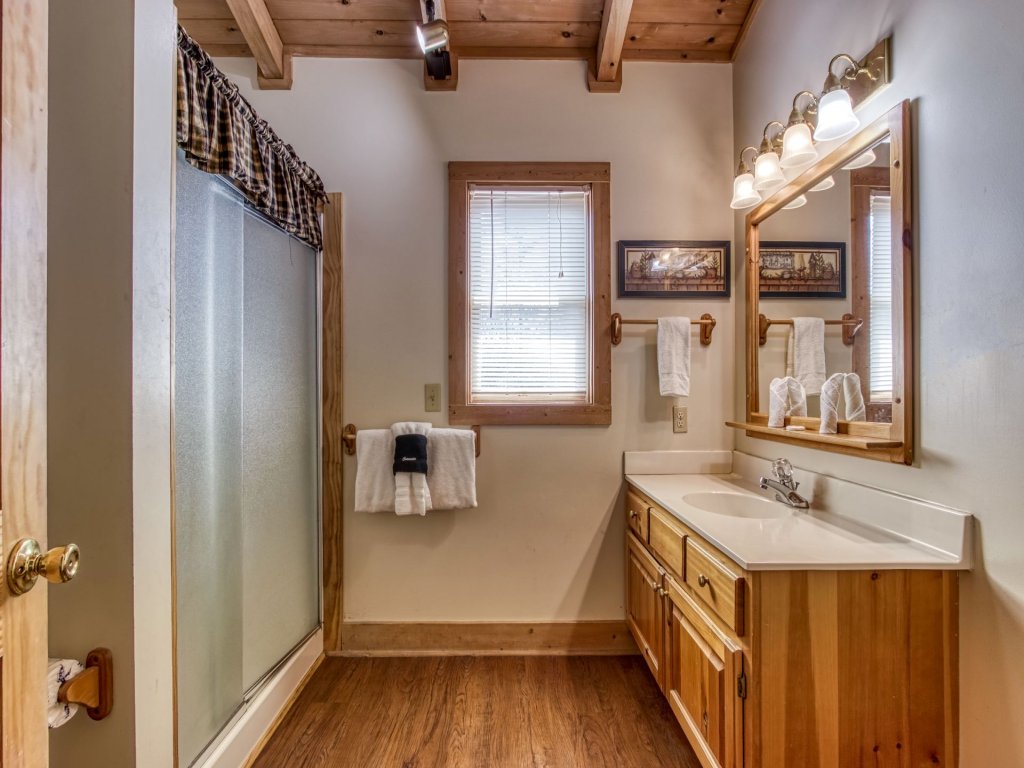 ER6 - On Eagles' Wings Vacation Rental in Pigeon Forge - RedAwning