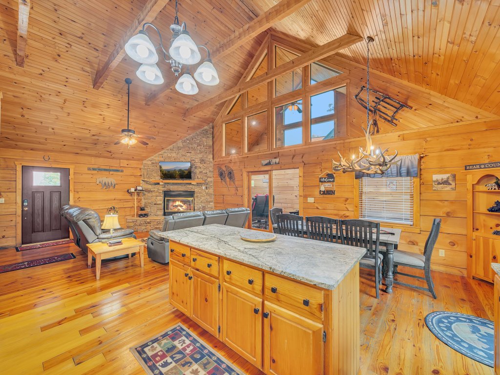 ER3 - Best of Both Worlds Vacation Rental in Pigeon Forge - RedAwning