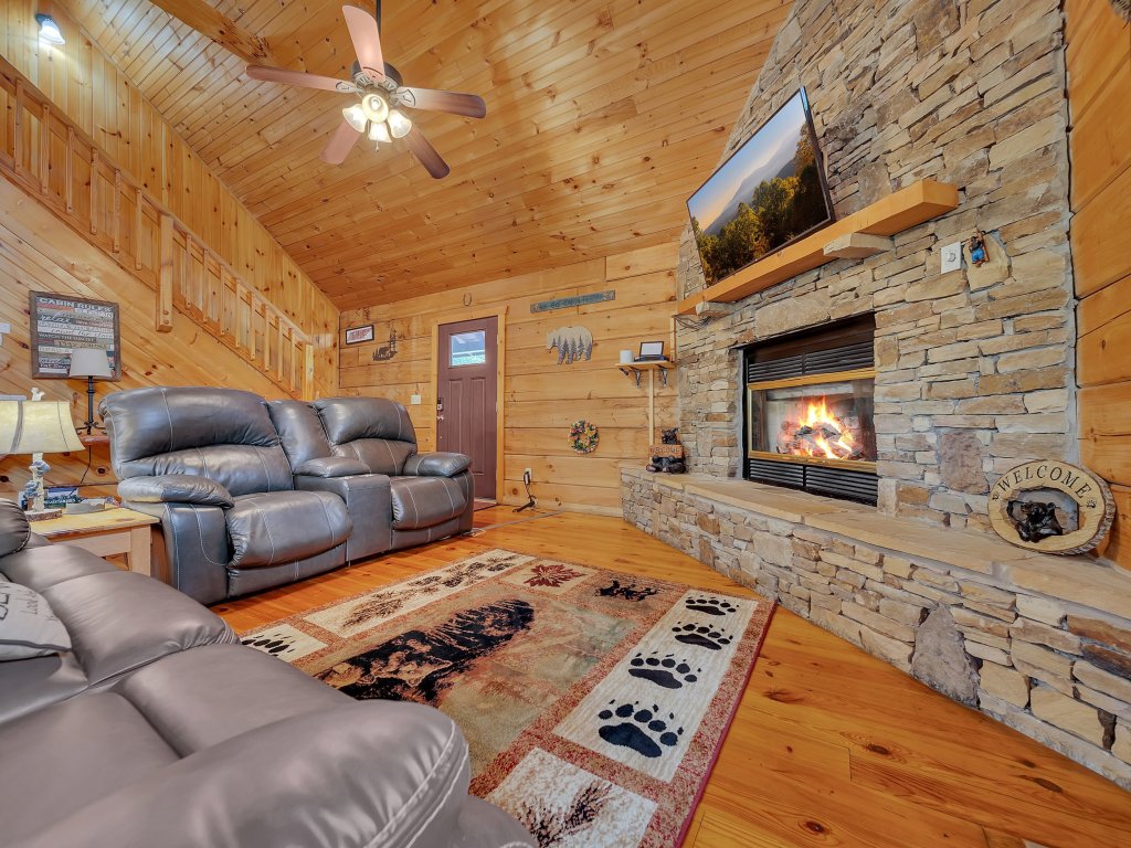 ER3 - Best of Both Worlds Vacation Rental in Pigeon Forge - RedAwning