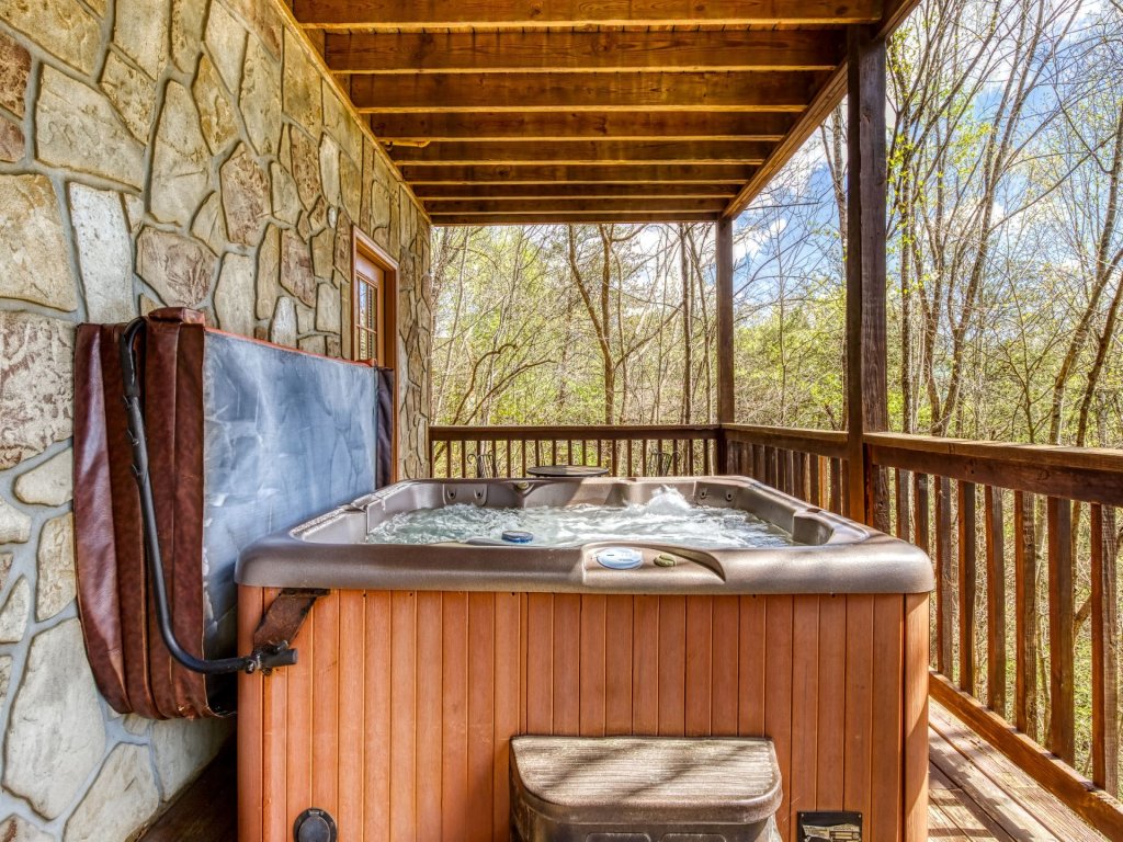 ER20 - Eagles Roost Vacation Rental in Pigeon Forge - RedAwning