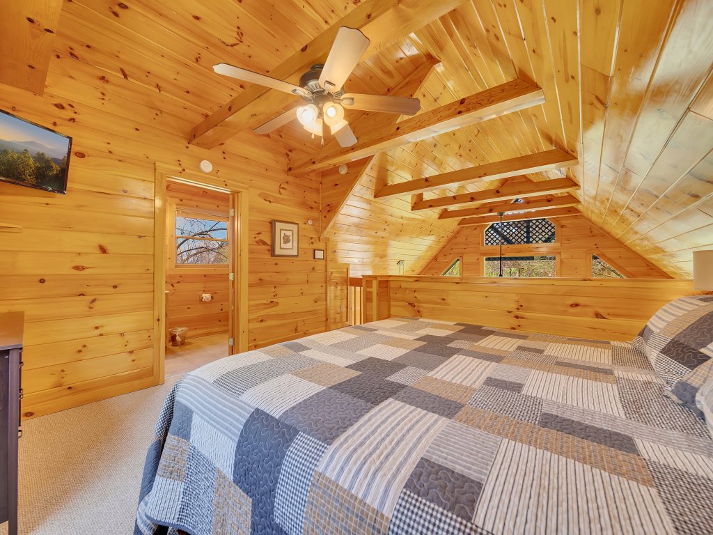 Tranquility Vacation Rental in Sevierville - RedAwning