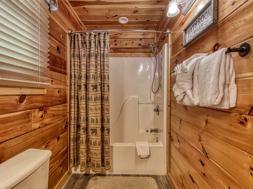 Majestic Mountain View Vacation Rental in Pigeon Forge - RedAwning