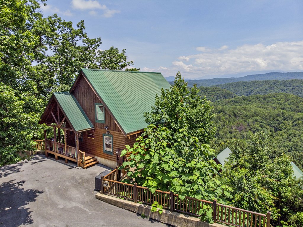 Majestic Mountain View Vacation Rental in Pigeon Forge - RedAwning