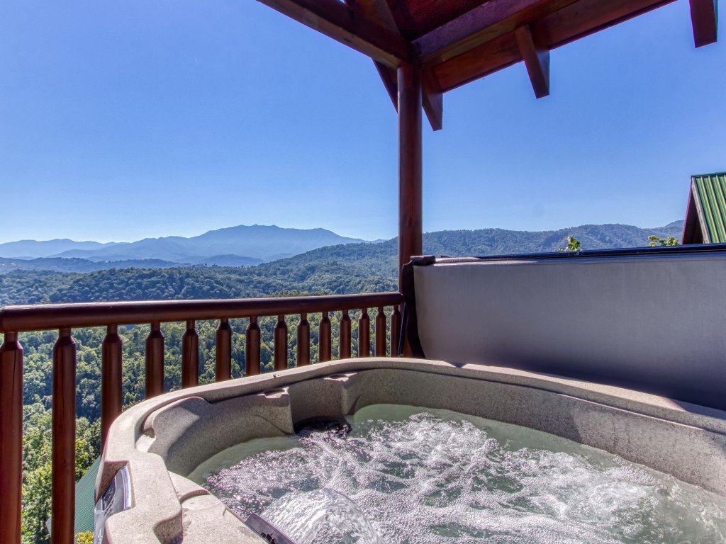 Majestic Mountain View Vacation Rental in Pigeon Forge - RedAwning