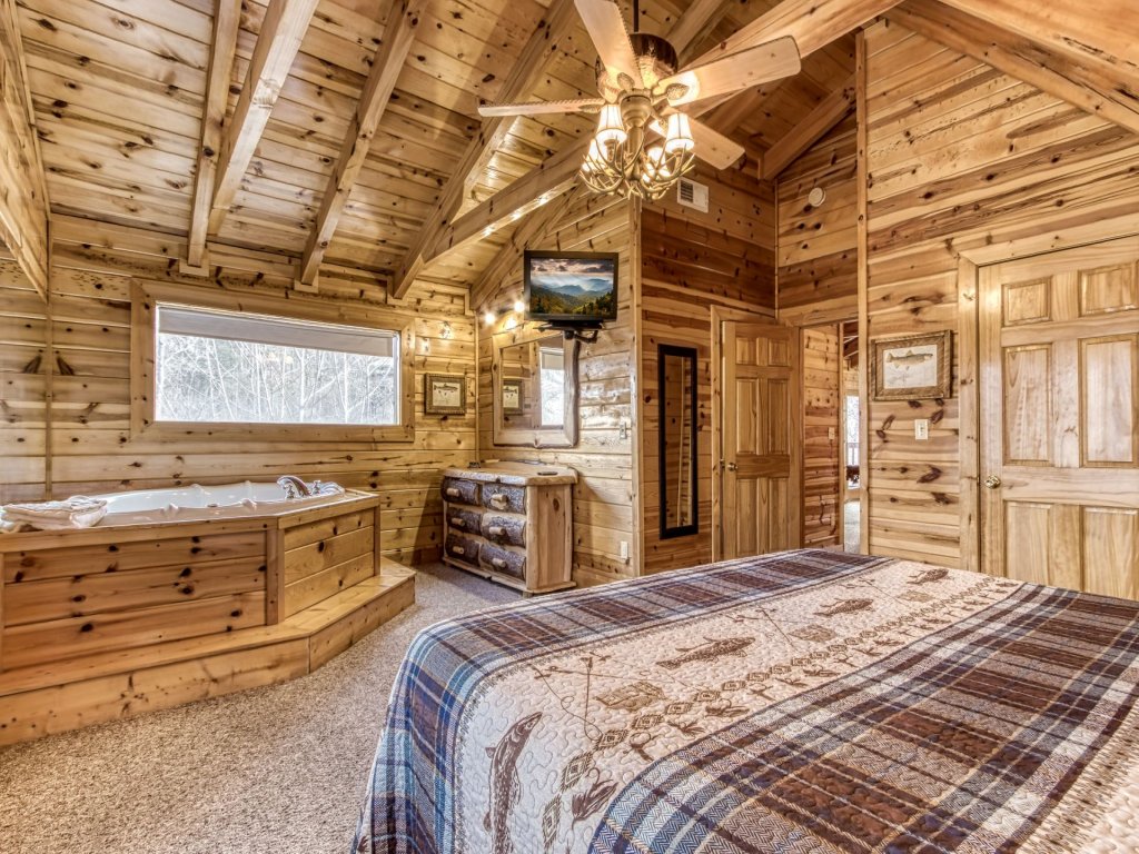 The Wildlife Lodge Vacation Rental in Sevierville - RedAwning