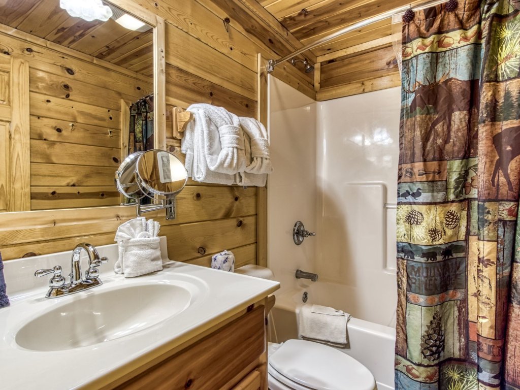The Wildlife Lodge Vacation Rental in Sevierville - RedAwning