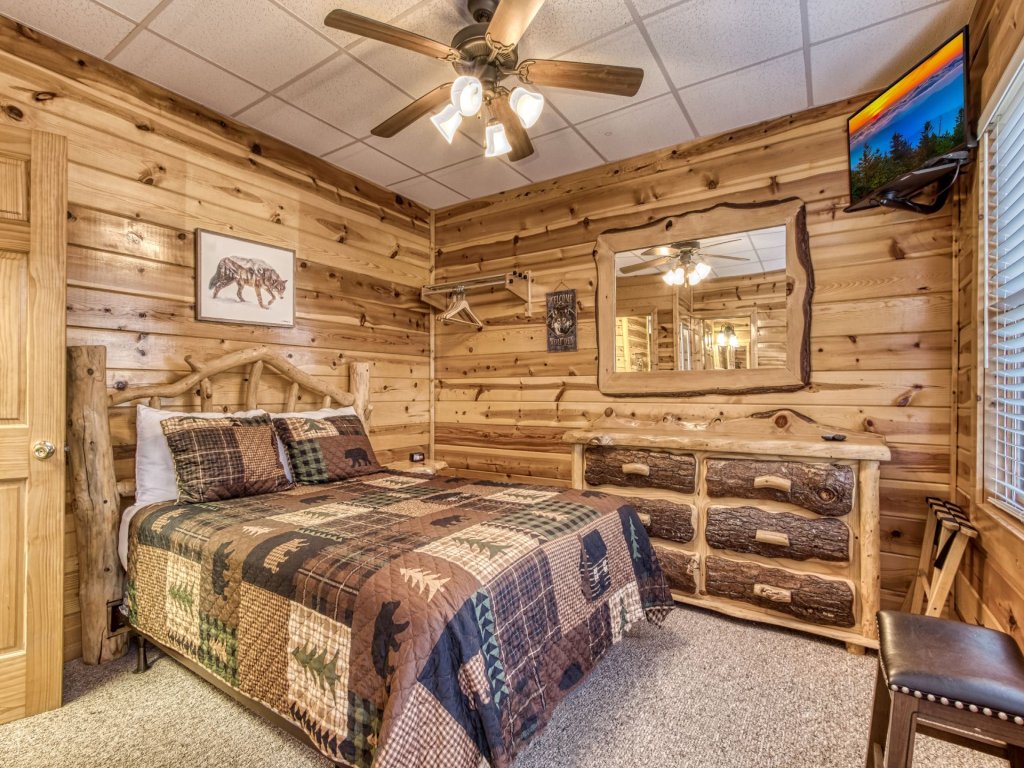 The Wildlife Lodge Vacation Rental in Sevierville - RedAwning