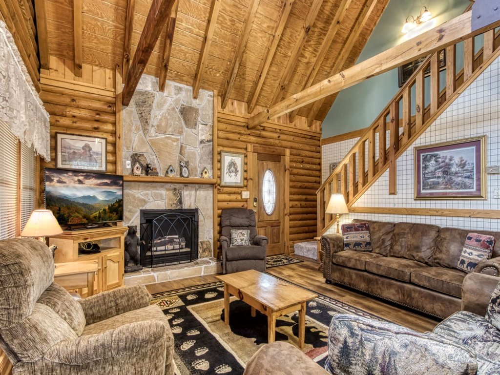 ER92 - Virginia's Villa Vacation Rental in Pigeon Forge - RedAwning