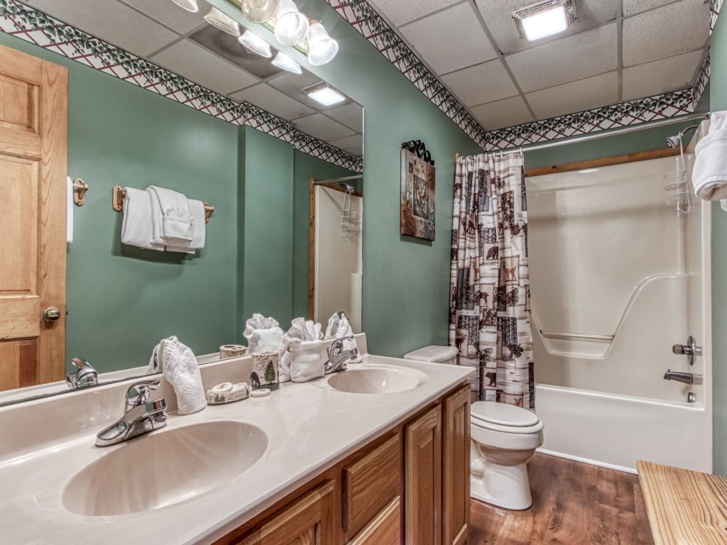 ER92 - Virginia's Villa Vacation Rental in Pigeon Forge - RedAwning