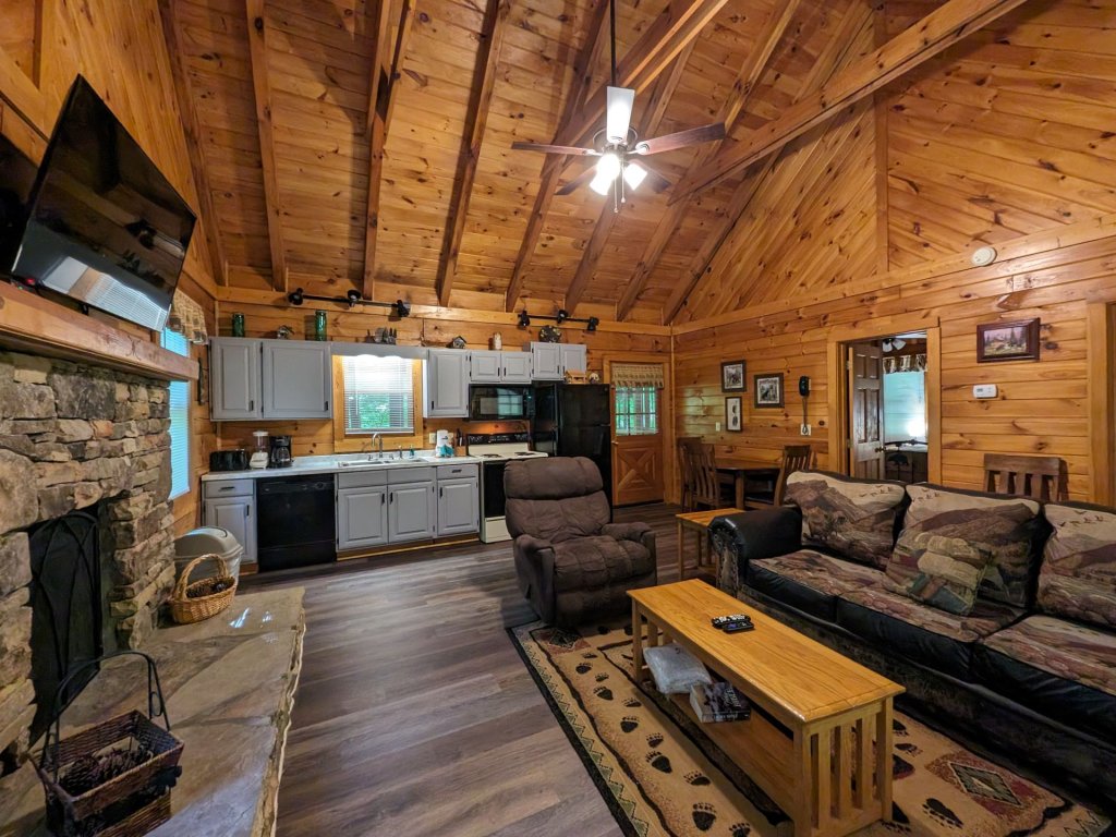 ER57 - Bear Haven Vacation Rental in Pigeon Forge - RedAwning