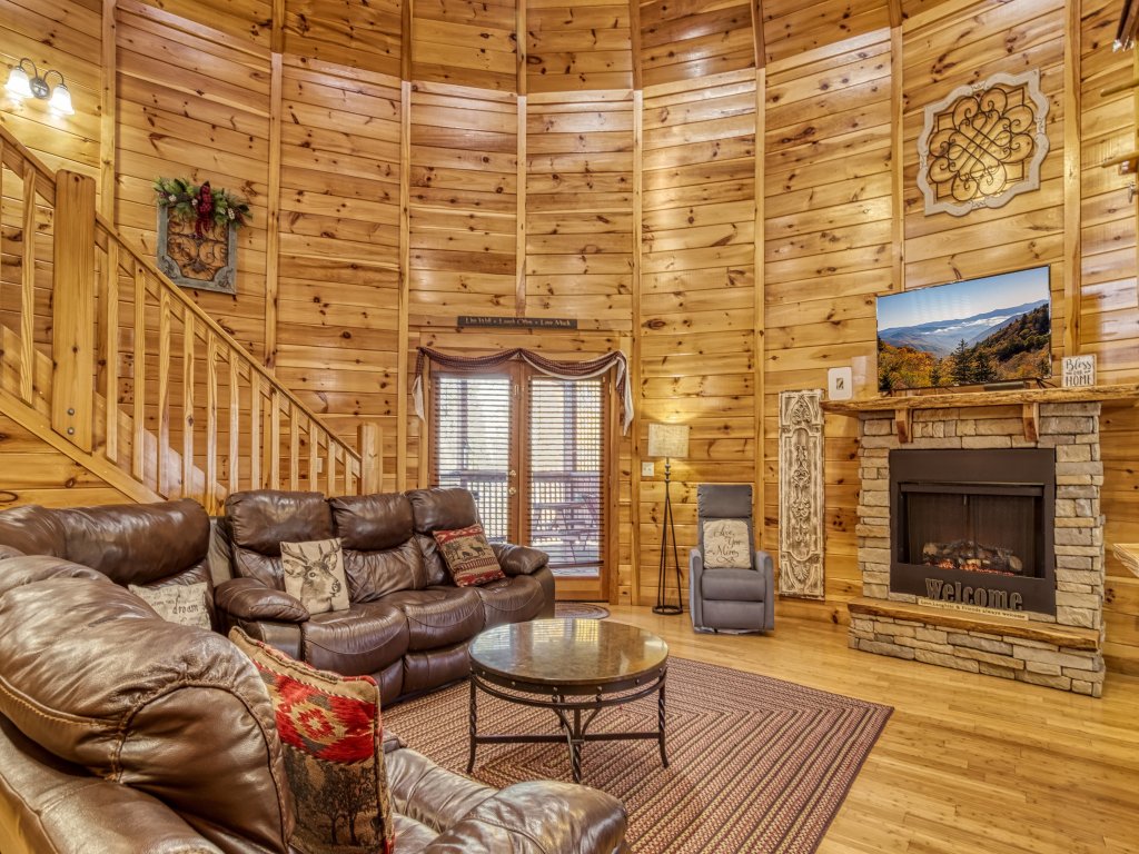 Declan's View Vacation Rental in Sevierville - RedAwning