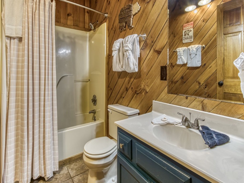 ER47 - Moody Blue Vacation Rental in Pigeon Forge - RedAwning