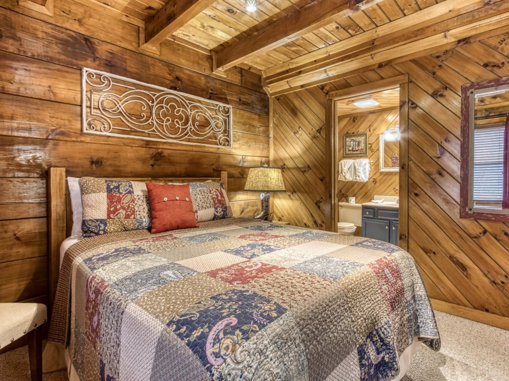 ER47 - Moody Blue Vacation Rental in Pigeon Forge - RedAwning