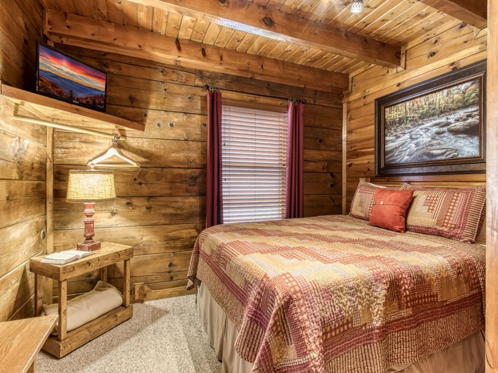 ER47 - Moody Blue Vacation Rental in Pigeon Forge - RedAwning