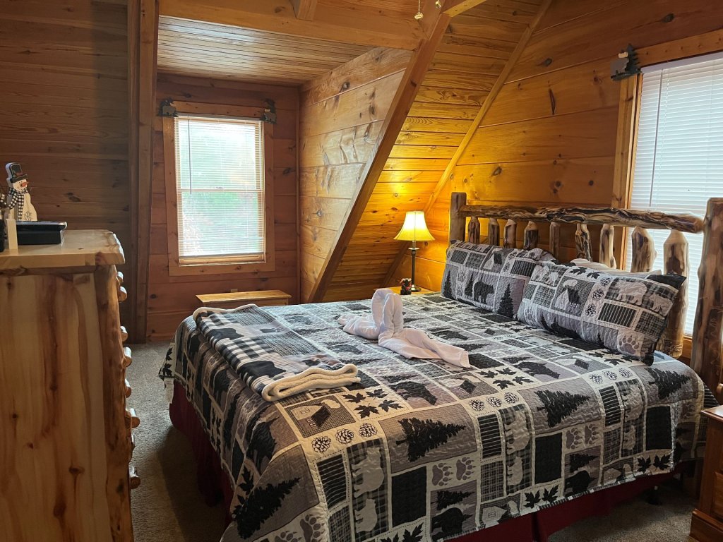 ER27 - Bear Naked Vacation Rental in Pigeon Forge - RedAwning