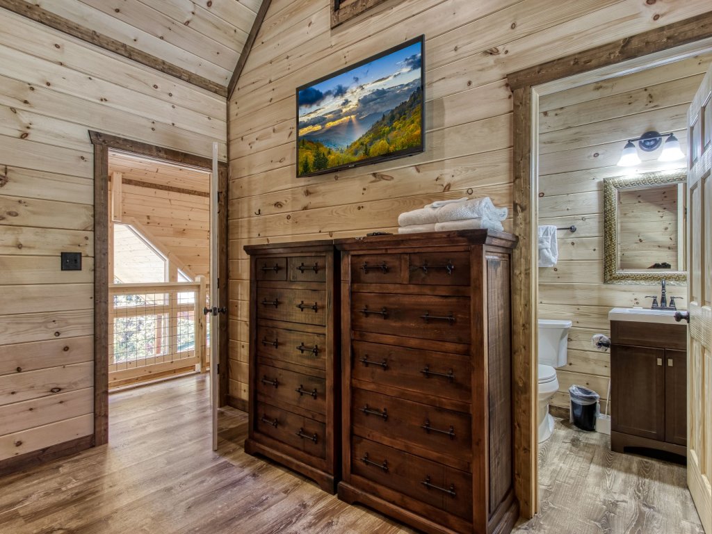 ERN840 - Splashin' Chalet Vacation Rental in Pigeon Forge - RedAwning