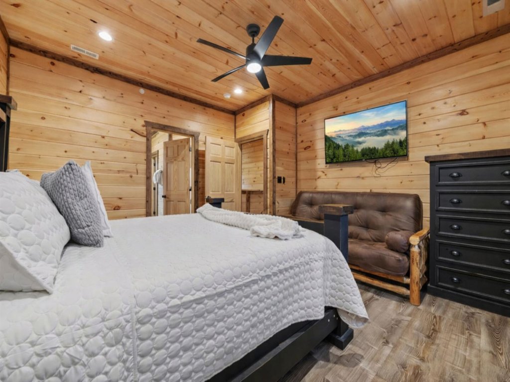 ERN840 - Splashin' Chalet Vacation Rental in Pigeon Forge - RedAwning