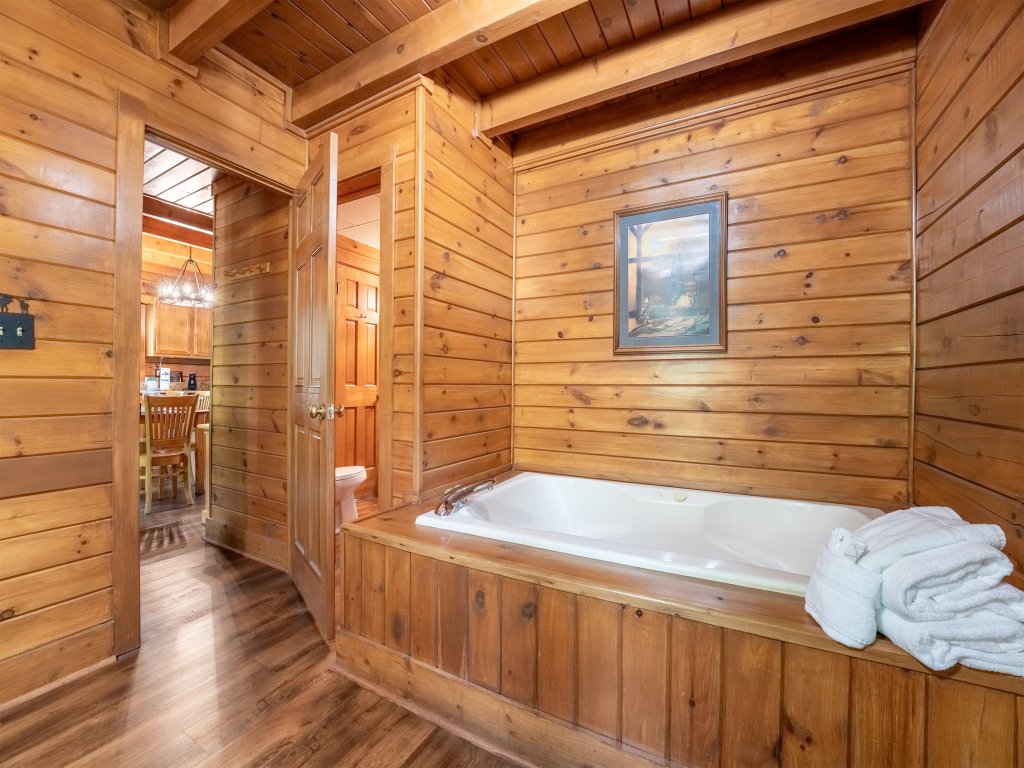 ER74 - Gerrald's Chalet Vacation Rental in Pigeon Forge - RedAwning