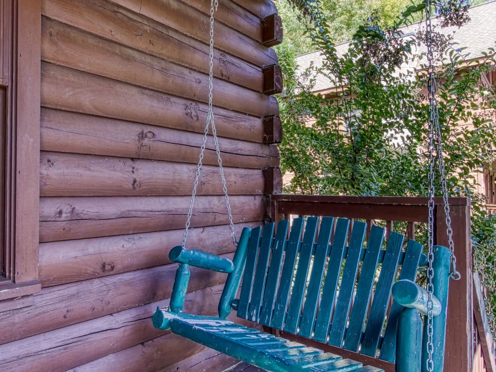 ER15 - A Bears Life Vacation Rental in Pigeon Forge - RedAwning