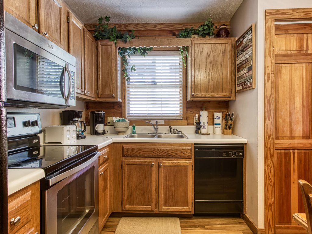 ER15 - A Bears Life Vacation Rental in Pigeon Forge - RedAwning
