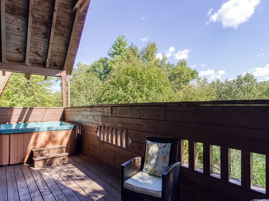 ER15 - A Bears Life Vacation Rental in Pigeon Forge - RedAwning