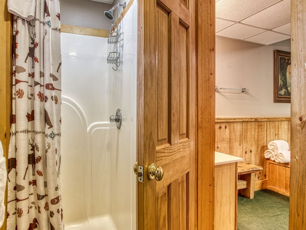 ER83 - Savage Loft Vacation Rental in Pigeon Forge - RedAwning