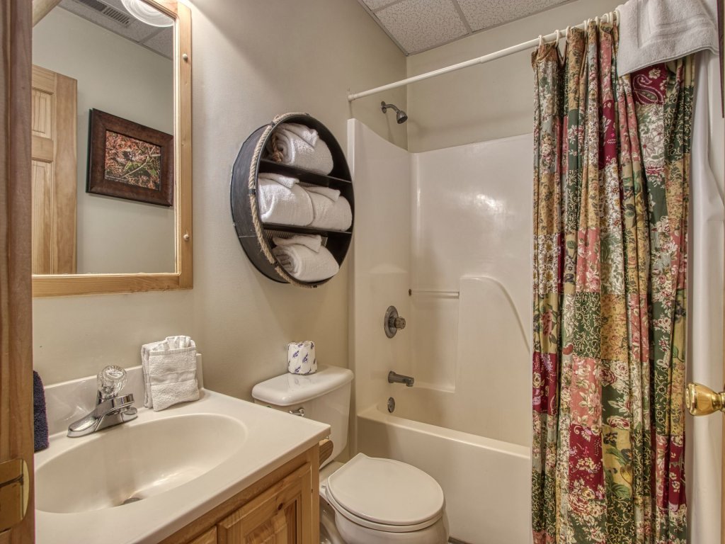ER222 - Al's Nest Vacation Rental in Pigeon Forge - RedAwning