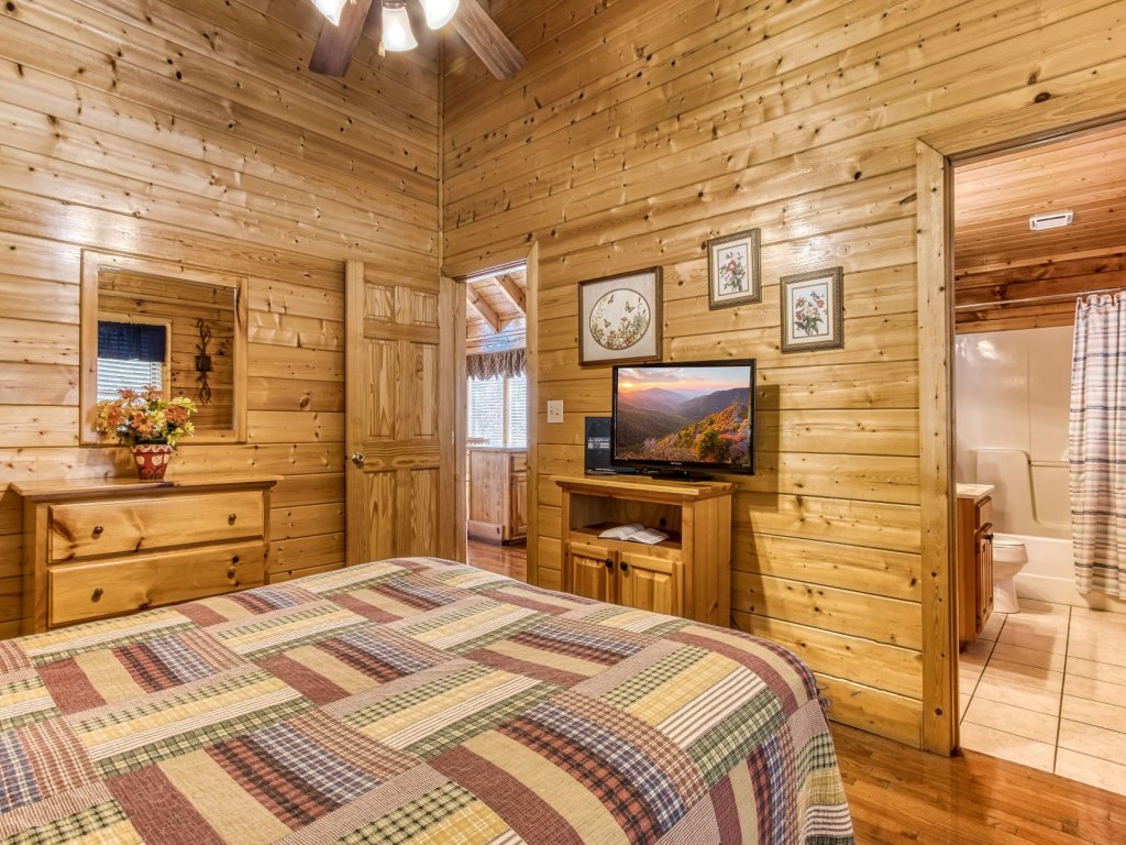 ERN859 - Absolute Paradise Vacation Rental in Pigeon Forge - RedAwning